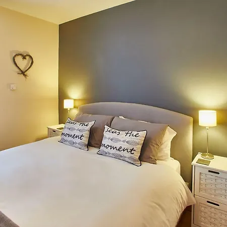 Oystercatcher Apartment *